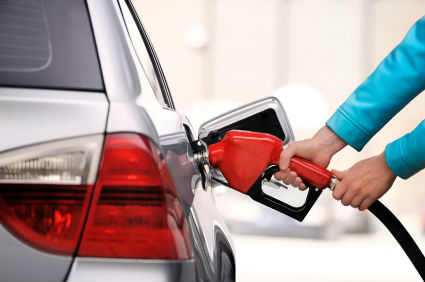 driverless-car-filling-up-at-petrol-pump